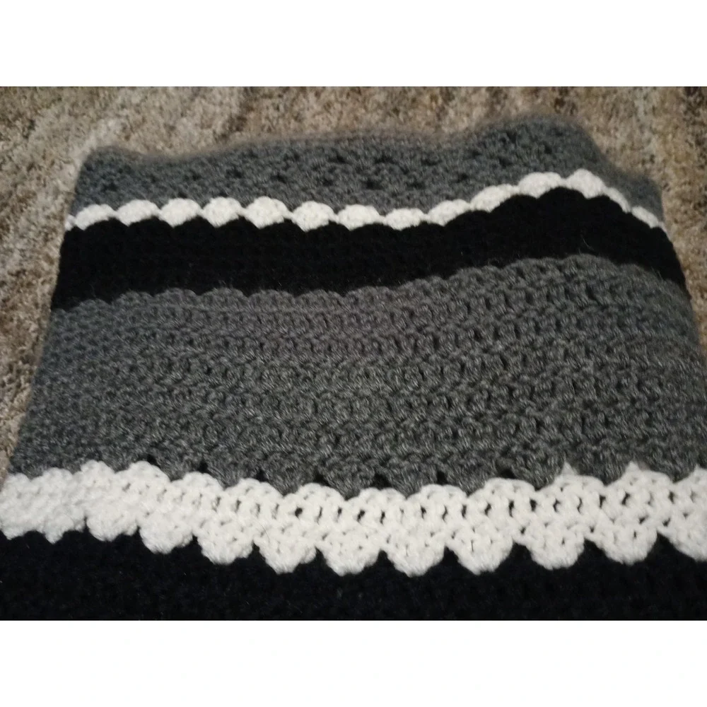 Handmade Vintage Crochet Knit Granny Square Trow Blanket Cottagecore Retro 48x52